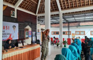 Sosialisasi Ketentuan Perundang- undangan Di Bidang Cukai, Satpol- PP Kabupaten Blitar Beri Edukasi Kepada Ibu-Ibu PKK Desa Tembalang Wlingi