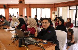 OPINI REDAKSI | Dari Buku ke Kamera: Literasi Harus Bergerak, atau Ia Akan Hilang oleh A. Saepuloh, SP