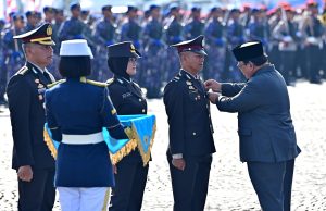 Presiden Prabowo Anugerahkan Tanda Kehormatan bagi Polri di Hari Bhayangkara ke-79
