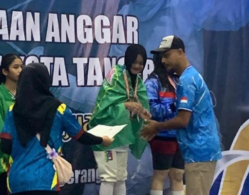 Bangga! Siswi SMPN 15 Palembang Sumbang Medali untuk Sumsel di Kejuaraan Anggar Nasional