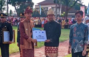 Bupati OKI Serahkan Penghargaan Lomba Video Literasi pada Peringatan HUT ke-80 RI