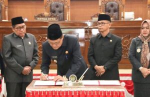 Disepakati DPRD, Bupati Muara Enim Mou 6 Raperda tahun 2025