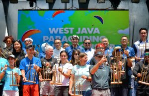 Ratusan Atlet Paragliding Dunia Adu Kepiawaian di Langit Sumedang