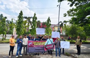 Soroti Kinerja Anggota Dewan, GSRB Geruduk Kantor DPRD Muara Enim