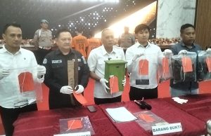 Satreskrim polres Blitar Gelar pers rilis pengungkapan Kasus pencurian Kotak amal dan Sepeda Motor, Empat diduga Tersangka diamankan