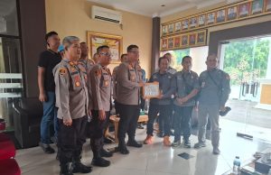 Sinergi Polri dan Pers: PJS OKU Beri Penghargaan kepada Kapolres Endro Aribowo atas Kinerja Humanis dalam Pengamanan Unjuk Rasa