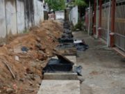 Proyek Drainase di Kayuagung Mangkrak, Warga Jua-Jua Terganggu Aktivitas Sehari-Hari