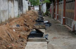 Proyek Drainase di Kayuagung Mangkrak, Warga Jua-Jua Terganggu Aktivitas Sehari-Hari