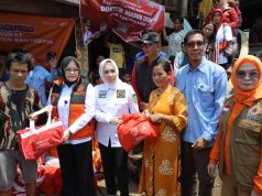 Senator Eva Susanti Kunjungi Korban Kebakaran di Tanjung Lago: Bantu Ringankan Beban Warga yang Kehilangan Rumah