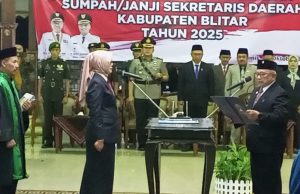 Bupati Blitar H. Rijanto Melantik Khusna Lindarti Sebagai Sekda Kabupaten Blitar