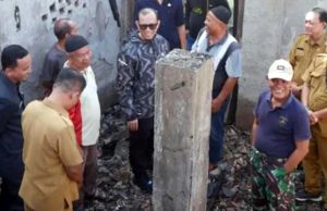 Bupati OKU H. Teddy Meilwansyah Tinjau Lokasi Kebakaran di Batukuning dan Serahkan Bantuan untuk Korban