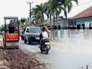 Papan Informasi Proyek Jalan Rp12 Miliar di Bumidaya Dipasang di Tengah Sawah, Publik Pertanyakan Transparansi