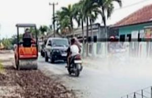 Papan Informasi Proyek Jalan Rp12 Miliar di Bumidaya Dipasang di Tengah Sawah, Publik Pertanyakan Transparansi