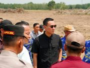 Bupati OKI Muchendi Mahzareki Tinjau Cetak Sawah dan Perbaikan Jalan Desa di Lempuing