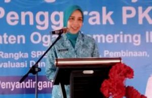 Ketua TP PKK OKI Hj. Ike Meilina dan Bupati Muchendi Kunjungi Desa Penyandingan: Dorong Kader PKK Aktif dan Sinergi Bangun Ketahanan Keluarga