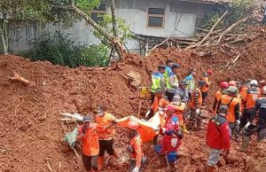 Tim SAR Temukan Delapan Korban Longsor di Majenang, Pencarian Dilanjutkan untuk 12 Orang Lainnya