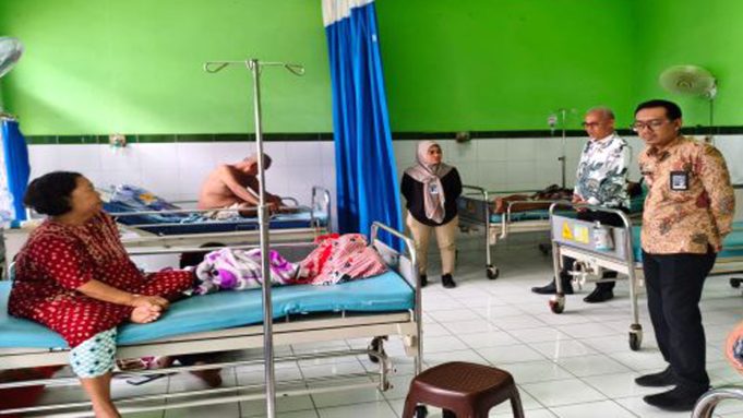 Kalapas Tanjung Raja Tinjau Langsung Warga Binaan Dirawat di RSUD Kayuagung, Pastikan Layanan Medis Maksimal