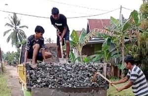 Jalan Lorong Margo Mulyo Banyuasin Rusak Parah: Warga Mengeluh, Pemerintah Diharapkan Turun Tangan