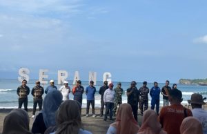 Bupati Blitar Bersama Kajari Ajak Warga Rawat Ekosistem Pantai , Lewat Aksi GETAR KASIH