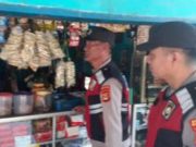 Polsek Mariana Gelar Patroli Jalan Kaki di Pasar Mariana, Warga Sambut Positif Kehadiran Polisi