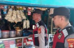 Polsek Mariana Gelar Patroli Jalan Kaki di Pasar Mariana, Warga Sambut Positif Kehadiran Polisi