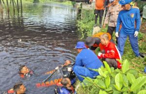 Tim SAR Gabungan Berhasil Evakuasi Wanita Diduga Bunuh Diri di Jembatan Loji Pekalongan