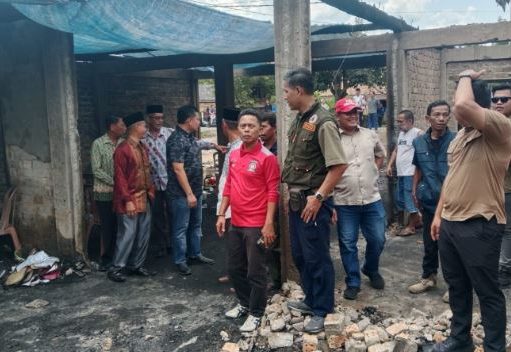Wabup OKU Marjito Bachri Tinjau Lokasi Kebakaran di Desa Bunglai, Serahkan Bantuan dan Pastikan Penanganan Cepat bagi Korban