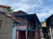 Rumah Warga di Terusan Menang Ludes Terbakar, Diduga Akibat Konsleting Listrik Warga Bergotong Royong Padamkan Api di Tengah Malam