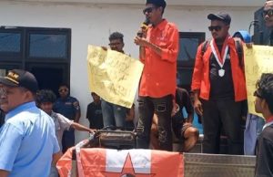 Mahasiswa GMNI Dobo Gelar Aksi Damai di Pelabuhan Yos Sudarso, Soroti Tarif Over Bagasi dan Pengelolaan Sampah Kapal PELNI