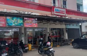 Terekam CCTV, Tiga Pria Diduga Maling di Minimarket Kayuagung Ditangkap Warga dan Petugas