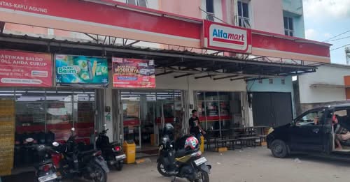 pencuri terekam CCTV