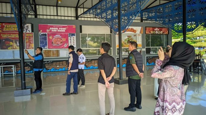 Diskominfo OKI dan Diskominfo Sumsel Tinjau Kualitas Jaringan Free WiFi di Gedung UMKM Taman Segitiga Emas Kayuagung