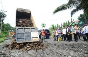 Gubernur Herman Deru Tinjau Jalan Rusak Sekayu–Lubuk Linggau, Tegaskan ODOL Jadi Penyebab Utama