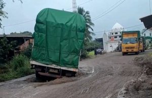 Investigasi CimutNews: Jalan Rusak Beruge Ternyata Sudah Lama Dikeluhkan, Perbaikan Diduga Hanya Tambal Sulam