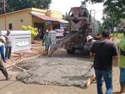 Pengecoran Jalan Margo Mulyo di Desa Sungai Pinang Resmi Dimulai, Warga Sambut Antusias