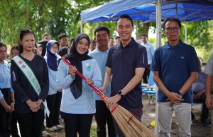 Gotong Royong Bersihkan Sungai di Kayuagung, Pemkab OKI Gandeng Green Generation Libatkan Gen Z Peduli Lingkungan