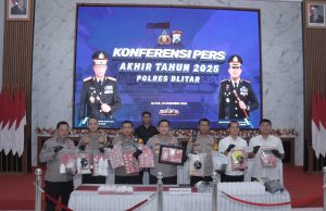 Polres Blitar Musnahkan 3.141 Botol Miras dan 52 Knalpot Brong Dalam Rilis Akhir Tahun 2025
