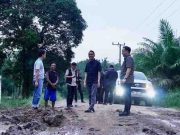 Bupati OKI Tinjau Jalan Rusak Cengal–Sungai Menang, Minta Akses Perusahaan Dibuka Sementara