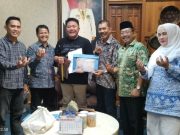 Gubernur Herman Deru Terima Gelar Adat Mak Raje Bumi Kebon Undang dari Tokoh Adat Tanah Abang