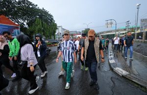 Ratu Dewa Lakukan “Palembang Walk & Check”, Susuri 5,3 Km Pantau Infrastruktur dan Pelayanan Publik