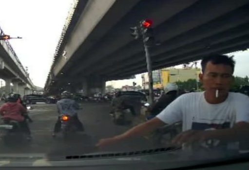 Diduga Ada Pungli dan Pemaksaan di Simpang Flyover Jakabaring, Warga Minta Pemkot dan Polisi Bertindak Tegas