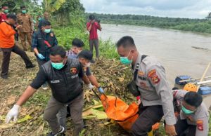 Mayat Pria Mengapung di Sungai Komering, Korban Tenggelam Asal OKU Timur Ditemukan di Teluk Gelam