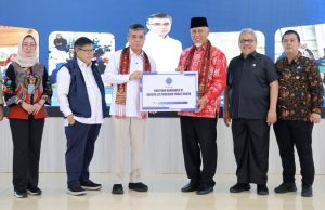 Kemnaker Salurkan Bantuan Rp30,3 Miliar untuk Pemulihan Ekonomi Warga Terdampak Bencana di Sumbar