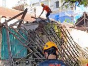 Dampak Gempa 6,4 SR Pacitan, Robohkan Rumah Tua Di Kota Blitar