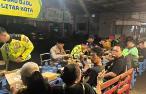 Polres Blitar Kota Gelar Sahur Bersama Komunitas Ojol