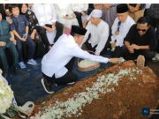 Pemakaman Alex Noerdin di Palembang Dihadiri Ratusan Pelayat, Wali Kota Ratu Dewa Beri Penghormatan Terakhir