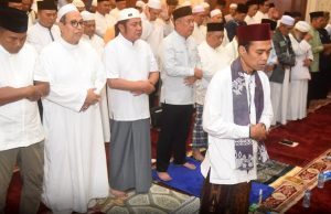 UAS Jadi Khatib di Polda Sumsel, Tekankan Tugas Polisi adalah Ibadah di Tengah Ramadan