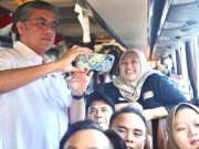 Menaker Yassierli Lepas 649 Pemudik Warmindo di Bekasi, Tegaskan Mudik Bersama Bentuk Kepedulian Perusahaan