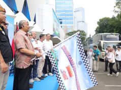 Wamenaker Afriansyah Noor Lepas 295 Pekerja Mudik Gratis dari Kemnaker, Berangkat ke Jambi dan Padang