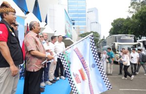 Wamenaker Afriansyah Noor Lepas 295 Pekerja Mudik Gratis dari Kemnaker, Berangkat ke Jambi dan Padang